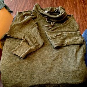 Old Navy Active. Size 2X Plus. Olive green cowl neck pullover sweater. (Tub C)